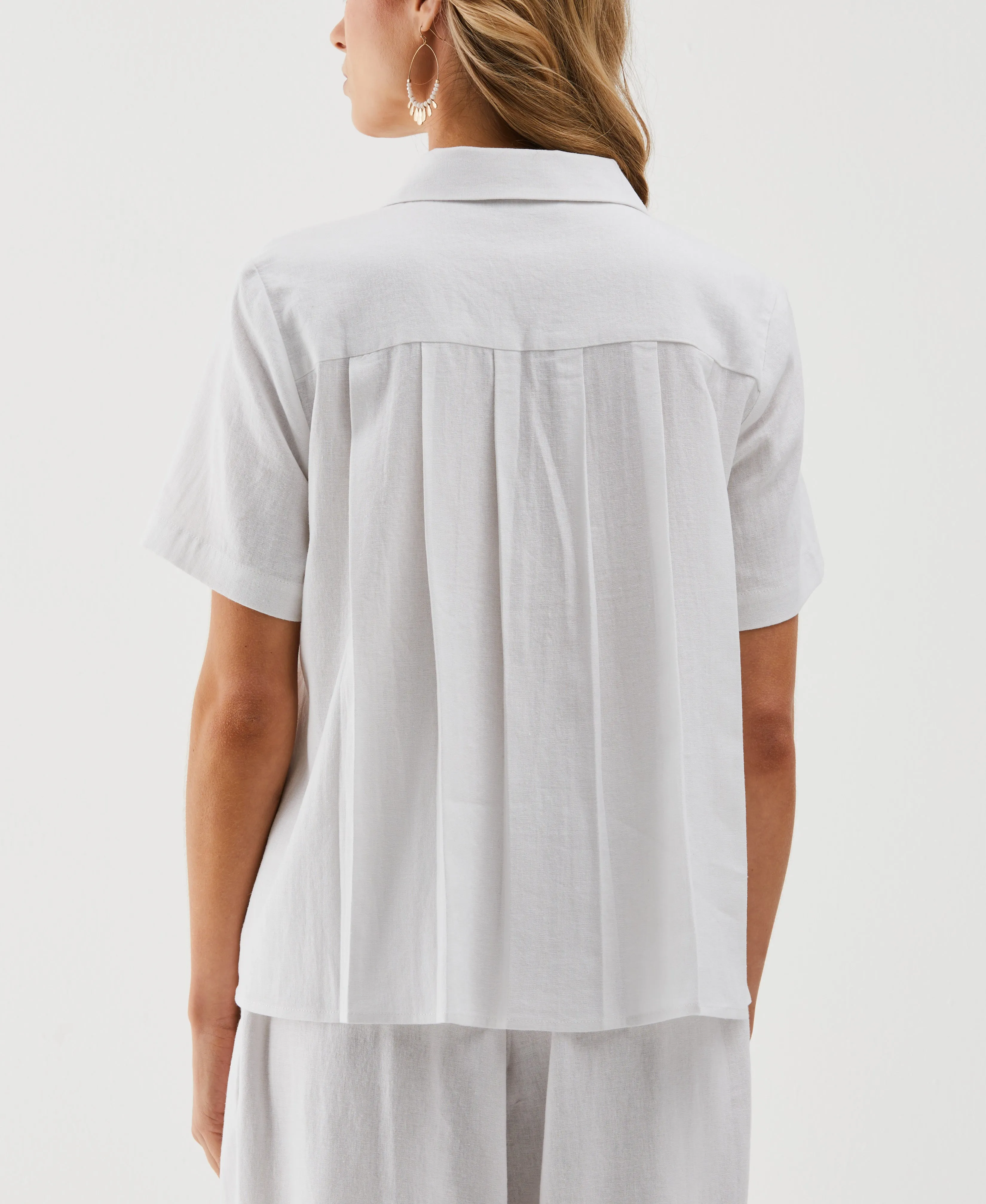 Petite Linen Blend Pleated Back Top